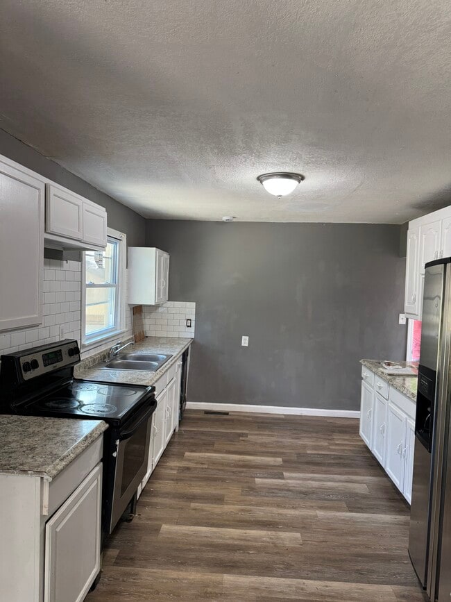 Building Photo - 1335 Yecker Ave