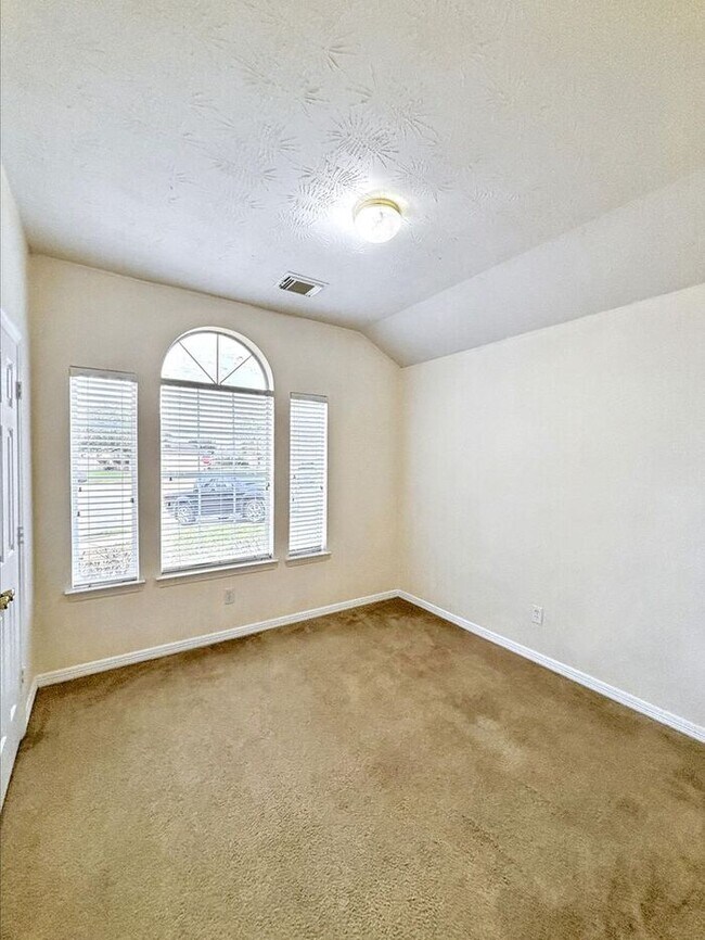 Building Photo - 4710 Kiowa Cir