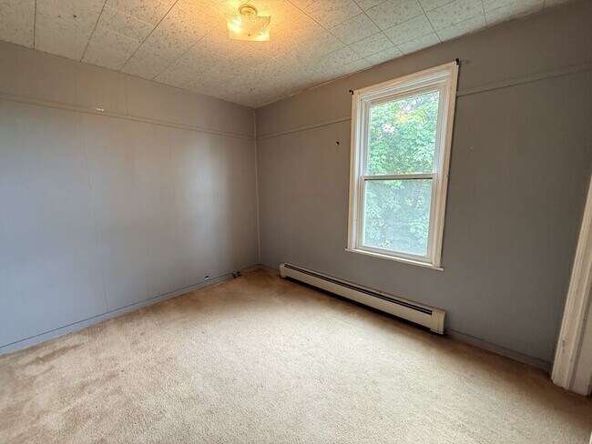 Building Photo - 1204 Kenwood Ave