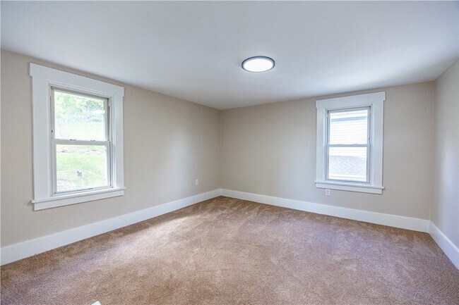 Building Photo - 232 St Clair St