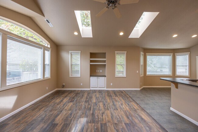 Building Photo - One Level Ranch Home - Three Bedrooms with Central Air / No HOA