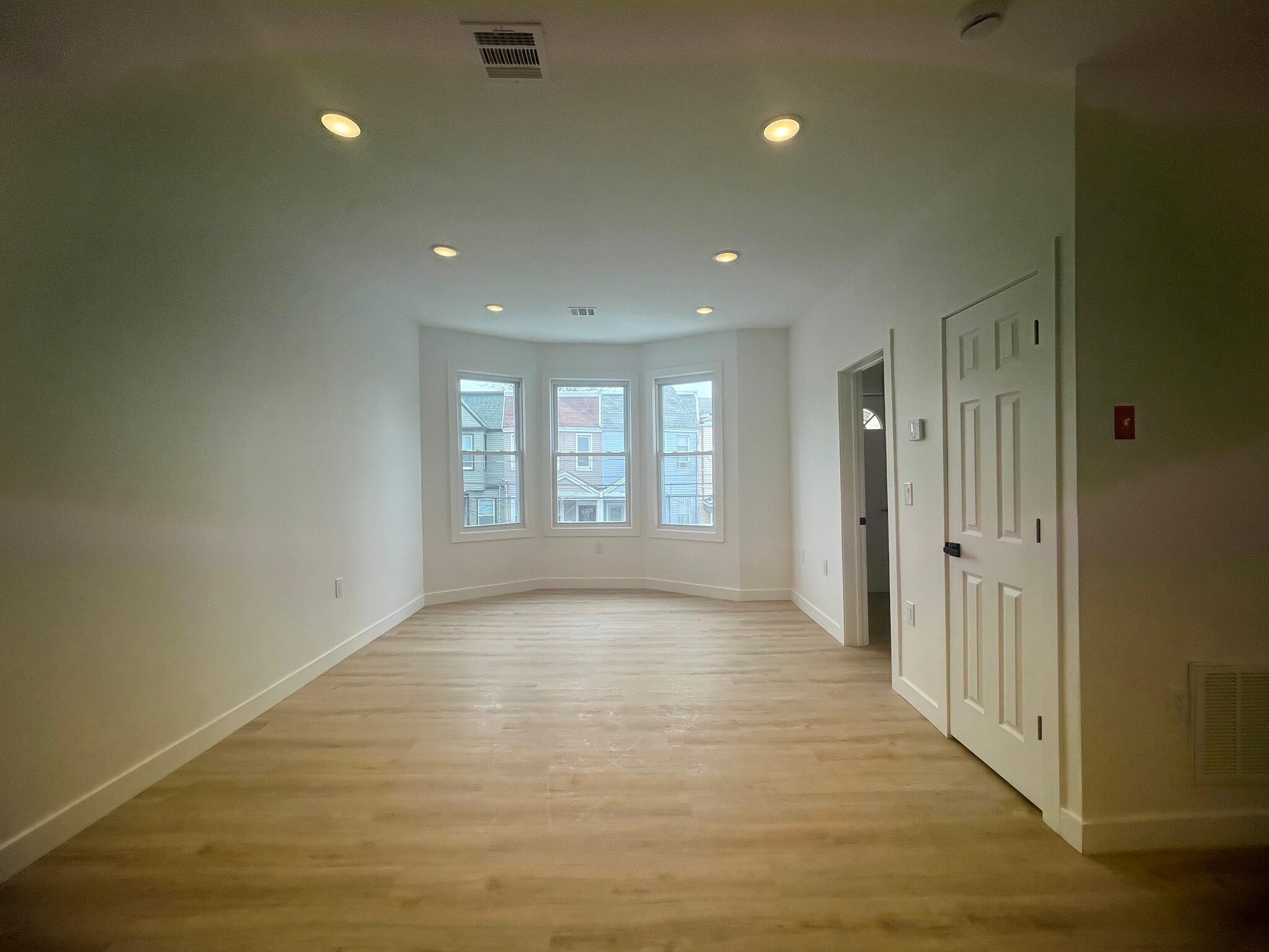 Building Photo - 13 Bartholdi Ave