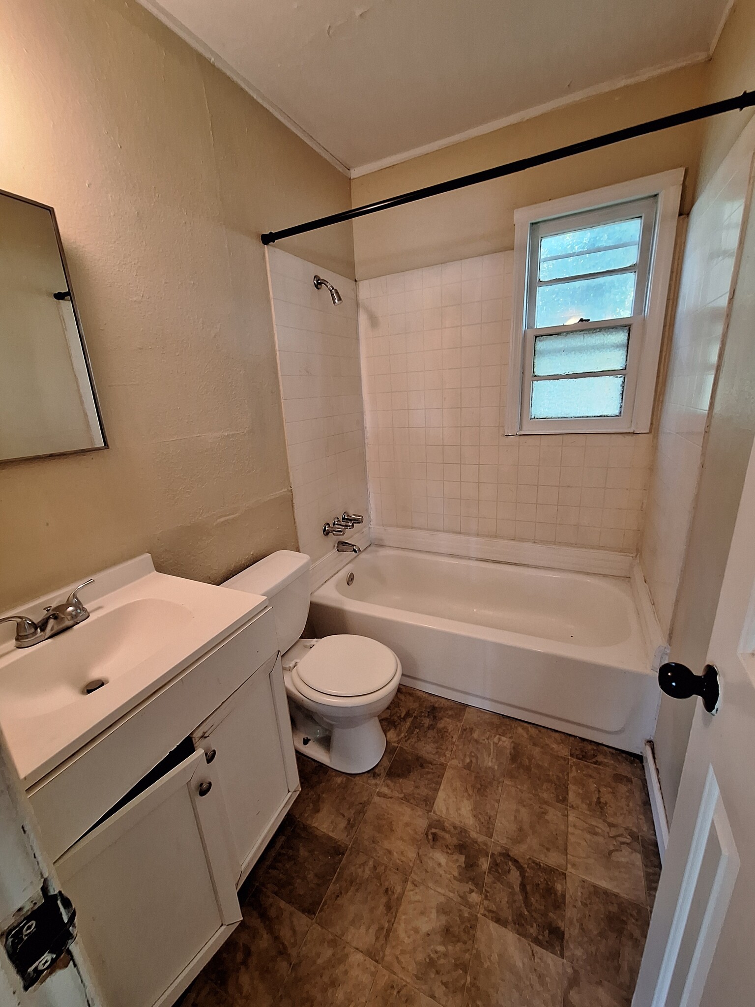 Full Bathrooom - 7005 John Adams Way