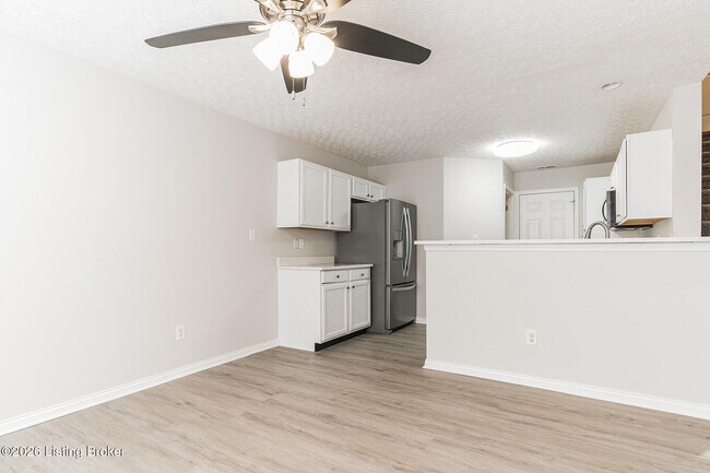 Building Photo - 7121 Blue Stream Ct