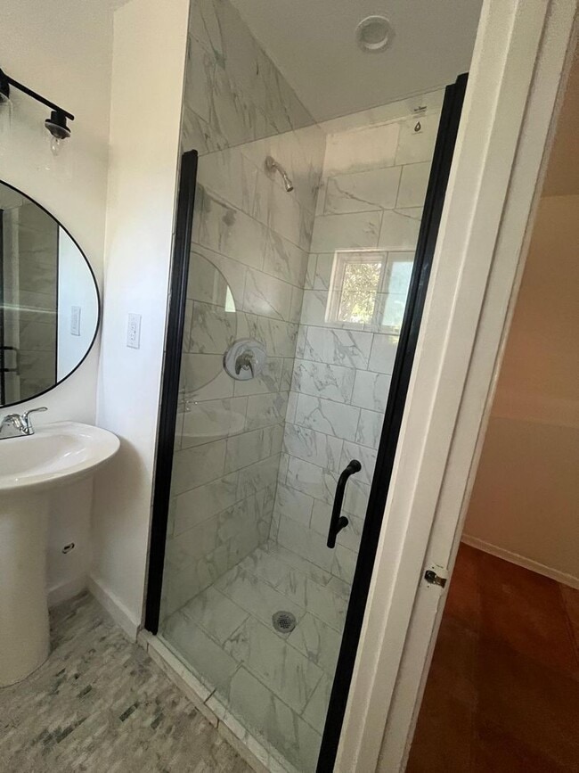 Building Photo - PRIVATE 3 bed/3 bath HOME + LARGE BONUS ROOM. NO OTHER UNITS ON PROPERTY.