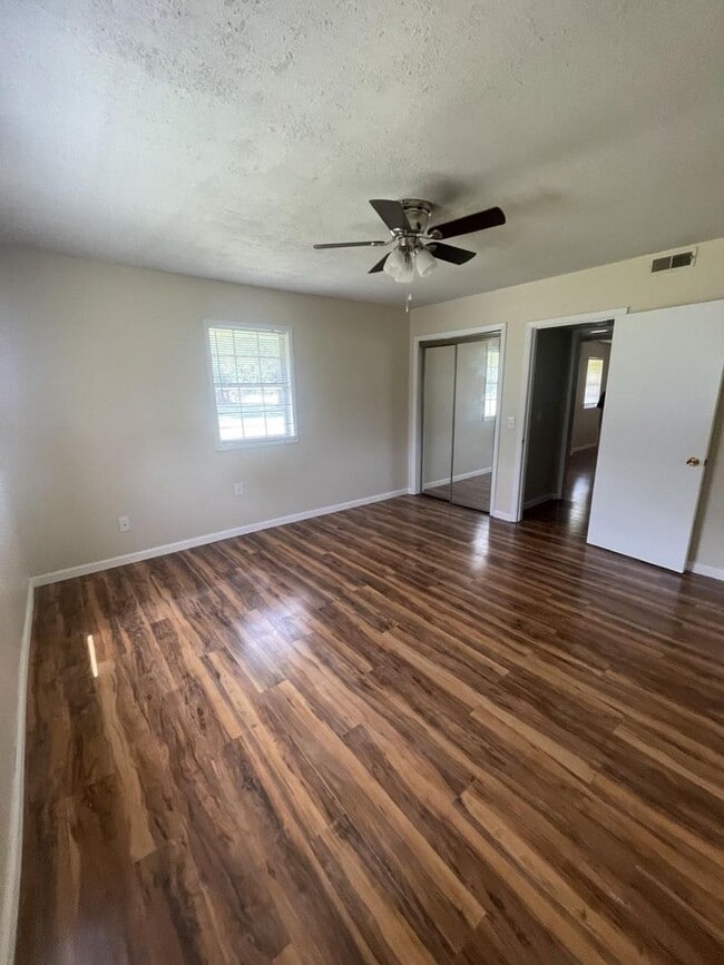 Building Photo - 26 SE 250th Rd