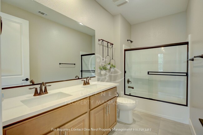 Building Photo - Luxury Living in Prime Granite Bay Location!