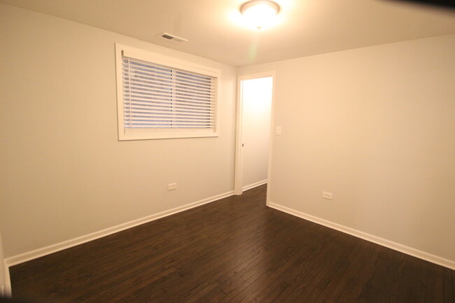 Building Photo - 6210 N Talman Ave