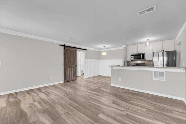 Building Photo - 266 Alexandra Dr