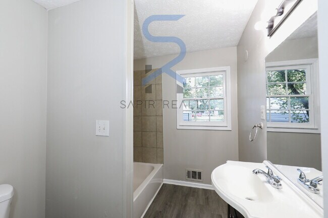 Building Photo - Move in before October 15th and get a $250...