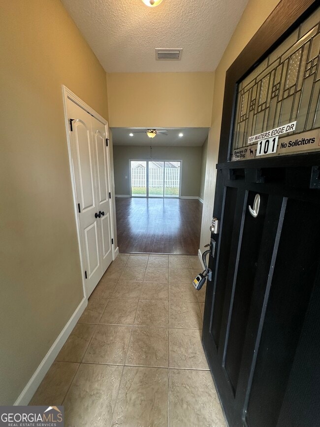 Building Photo - 101 Waters Edge Dr