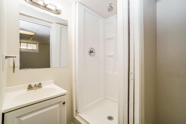 Building Photo - 4005 Vermilion Ave