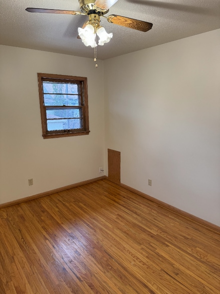 Building Photo - 5347 4th St NE