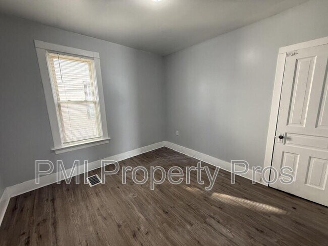 Building Photo - 3278A N 17th St