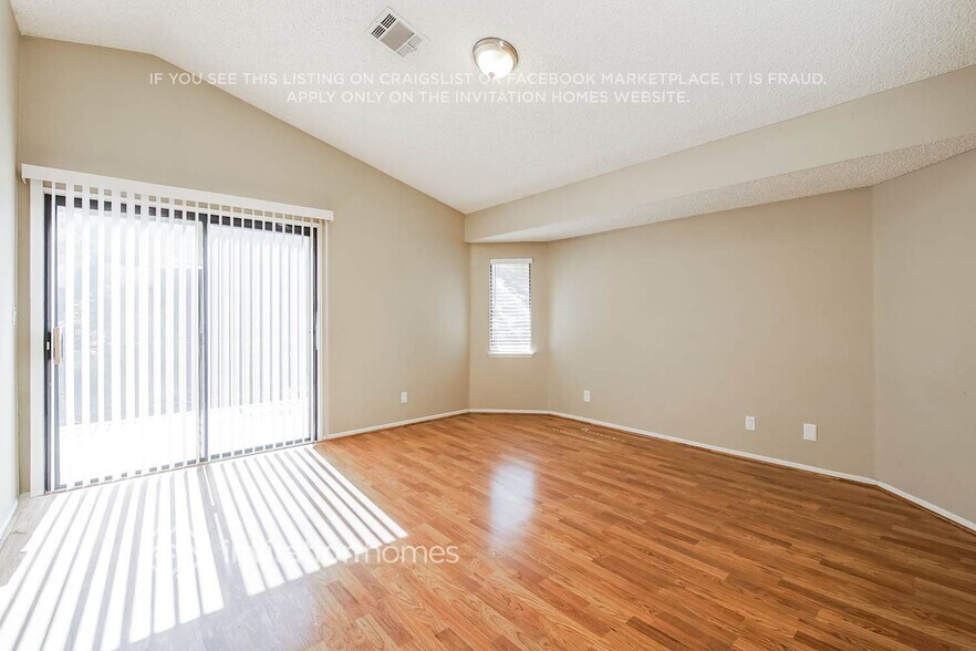 Building Photo - 4546 Grandview Dr