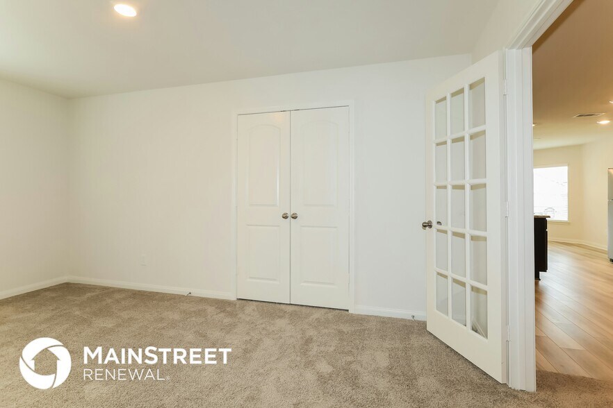 Building Photo - 26849 Steinbeck Dr