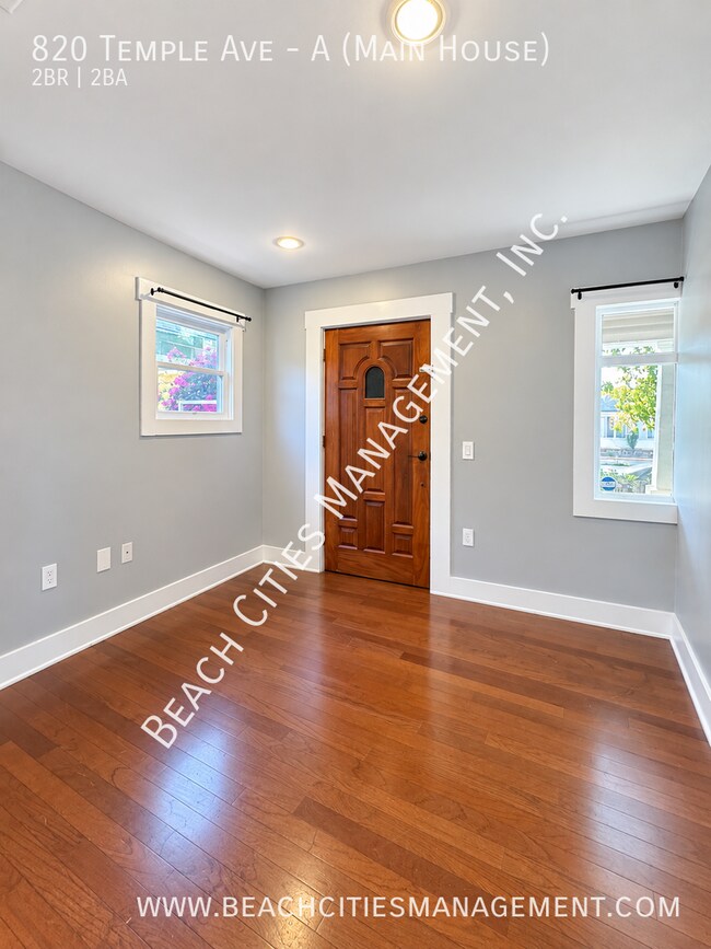 Building Photo - 820 Temple Ave