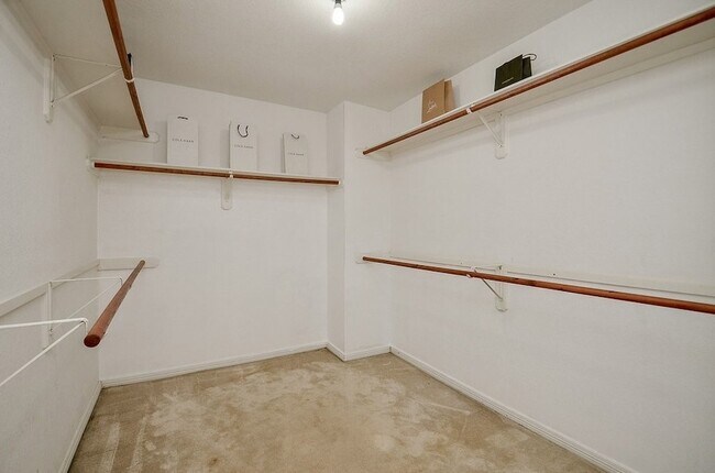 Building Photo - 2515 Lansing Cir