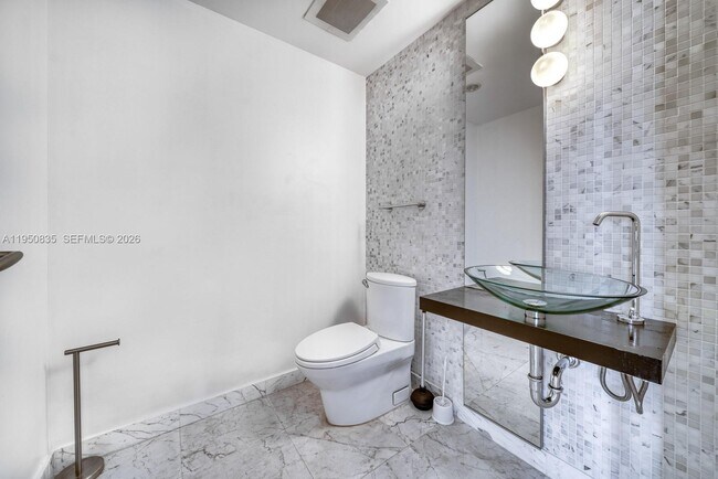 Building Photo - 200 Biscayne Blvd Way