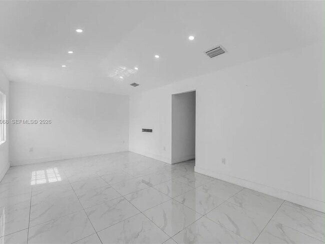 Building Photo - 8246 SW 147th Ct