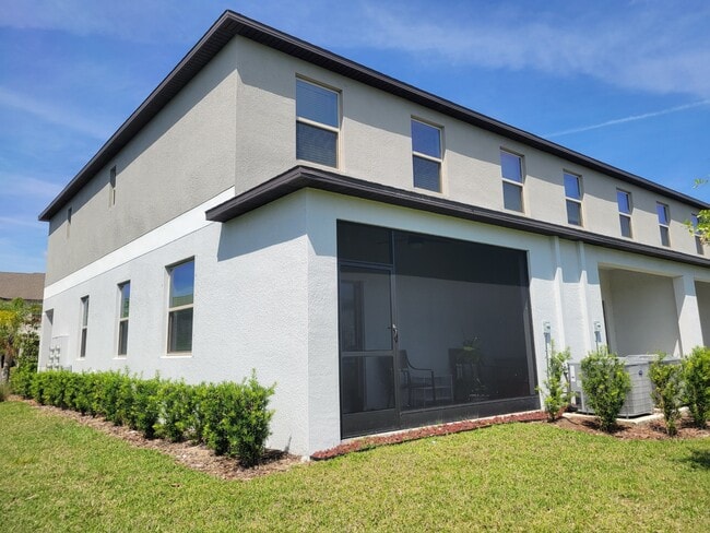 Building Photo - 9705 Pembrooke Pines Dr