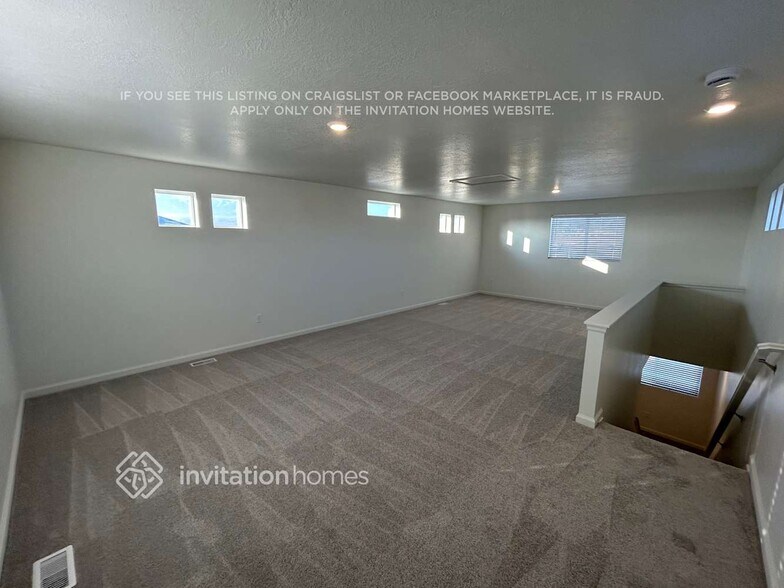 Building Photo - 322 N Broadway Dr