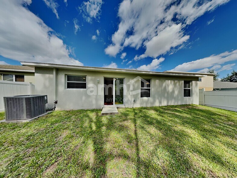 Building Photo - 7271 Wakeview Dr