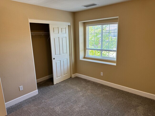 Building Photo - Beautiful South Reno Home!