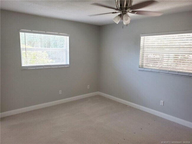Building Photo - 1257 NE Sago Dr
