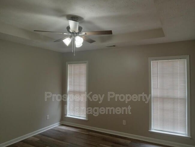 Building Photo - 721 Pine Hill Ct