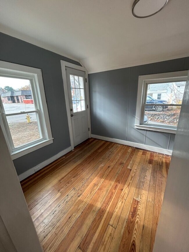 Primary Photo - 35 Bath Rd