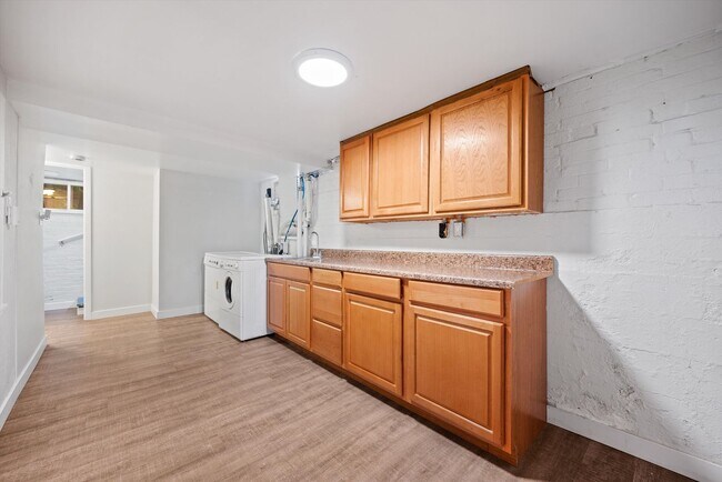 Building Photo - Historic Charm & Modern Comfort in Prime Platt Park Location