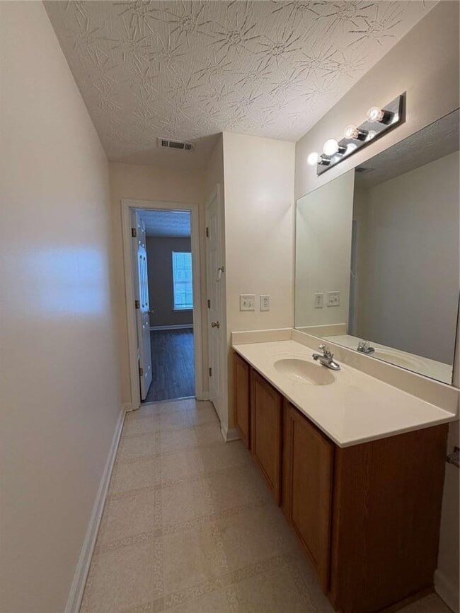 Building Photo - 644 Kenridge Dr