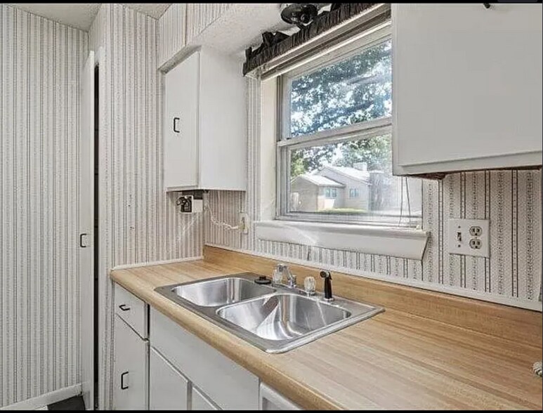 Building Photo - 6705 Majestic Oak Pl