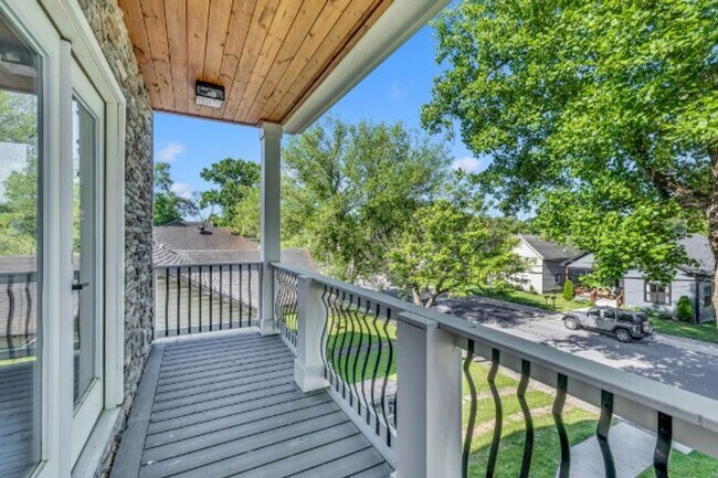 Building Photo - Brand NEW East Nashville 3 bedroom/3.5 bat...