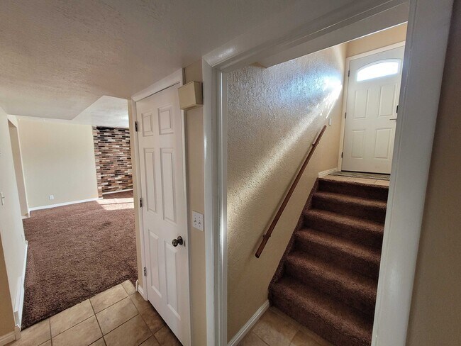 Building Photo - 125 W 1100 N