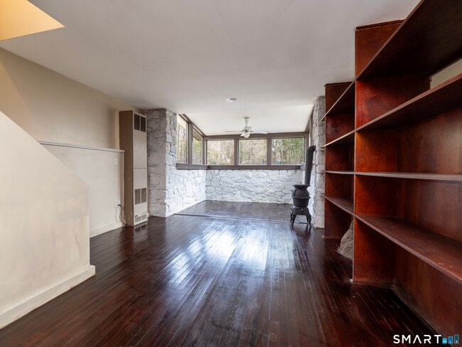 Building Photo - 128 Perry Ave