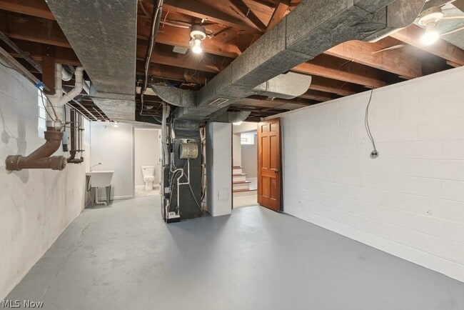Building Photo - 6119 E Sprague Rd