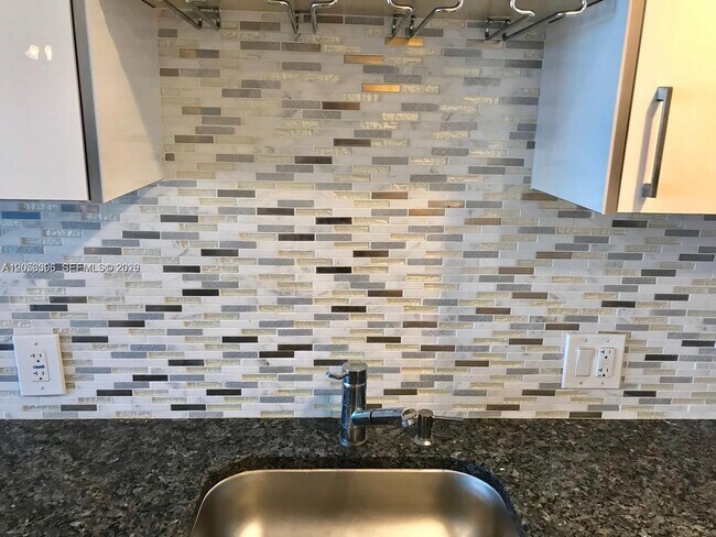 Building Photo - 13155 Ixora Ct