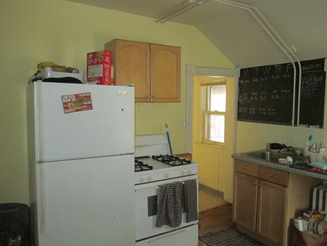 Kitchen - 1425 6th St SE