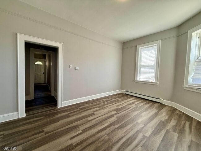 Building Photo - 84 Westervelt Pl