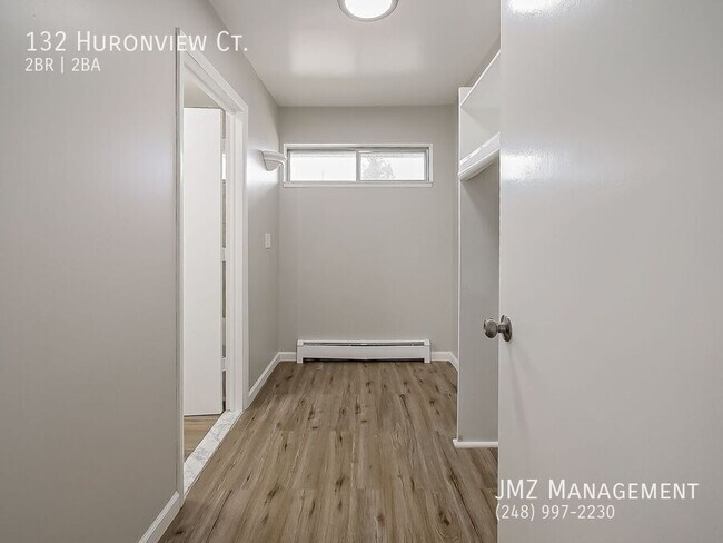 Building Photo - 132 Huronview Ct