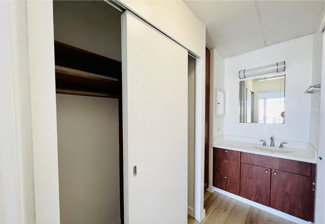 Building Photo - 710 Lunalilo St