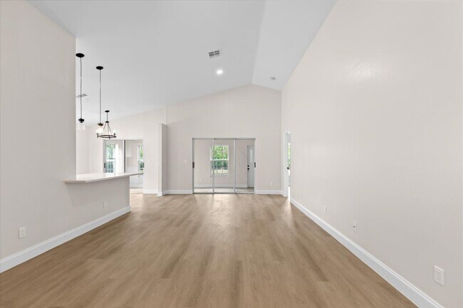 Building Photo - Sabal Springs Blvd