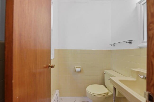 Building Photo - 275 Hillvale Rd