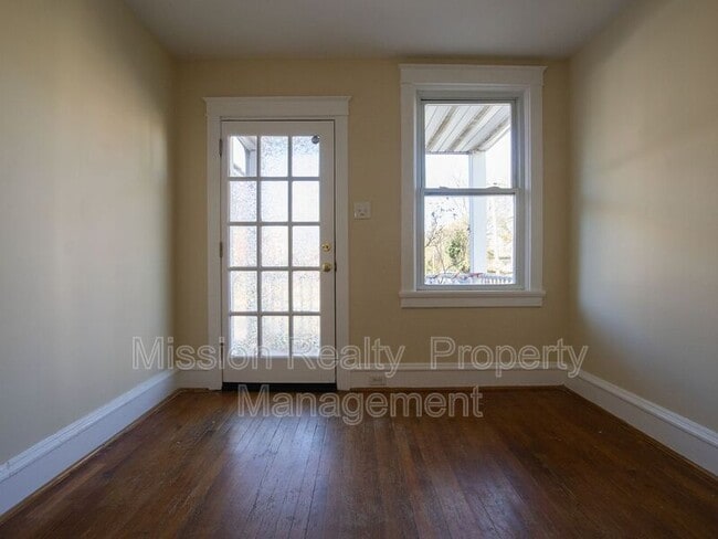 Building Photo - 1400 Bainbridge St