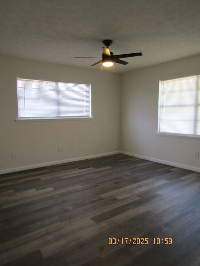 Building Photo - Remodeled three-bedroom home located in th...