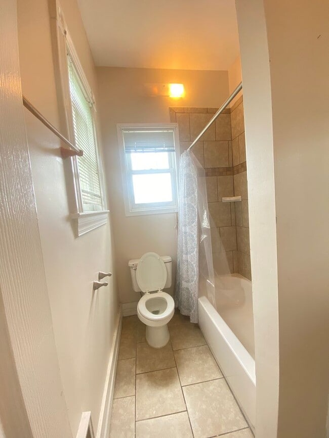 Building Photo - 9 Bed 5 Bath Historic Home - Commercial Use