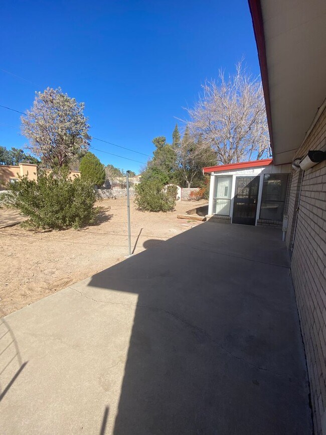 Building Photo - 675 Frank Maes Ave