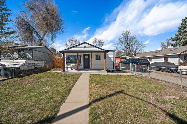 Building Photo - Charming 3 Bedroom Home Near Sloan's Lake